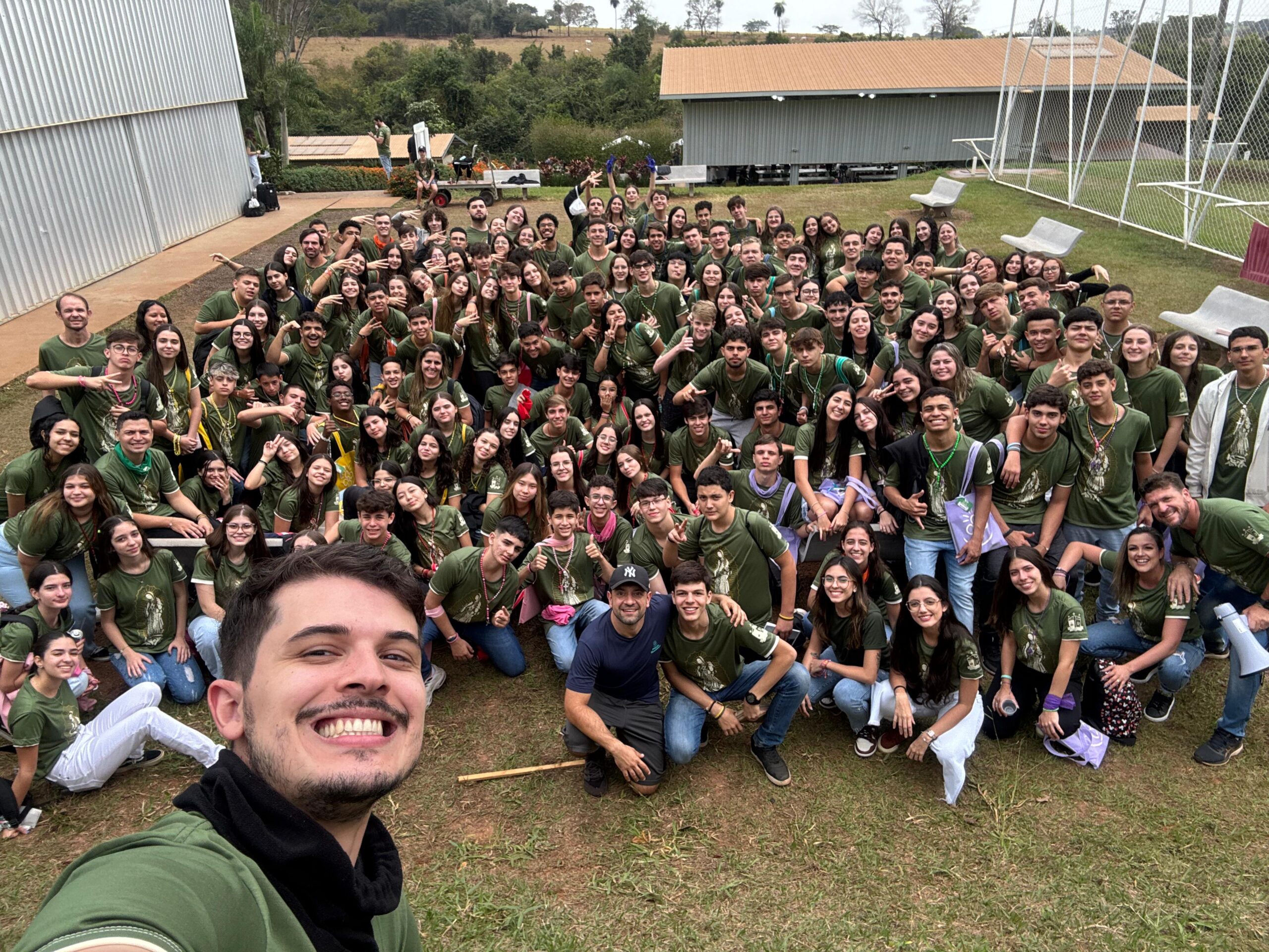 Acontecem vários milagres e curas – resgatam jovens para a igreja, diz Rodrigo Galisteu sobre os acampamentos da Missão Guadalupe