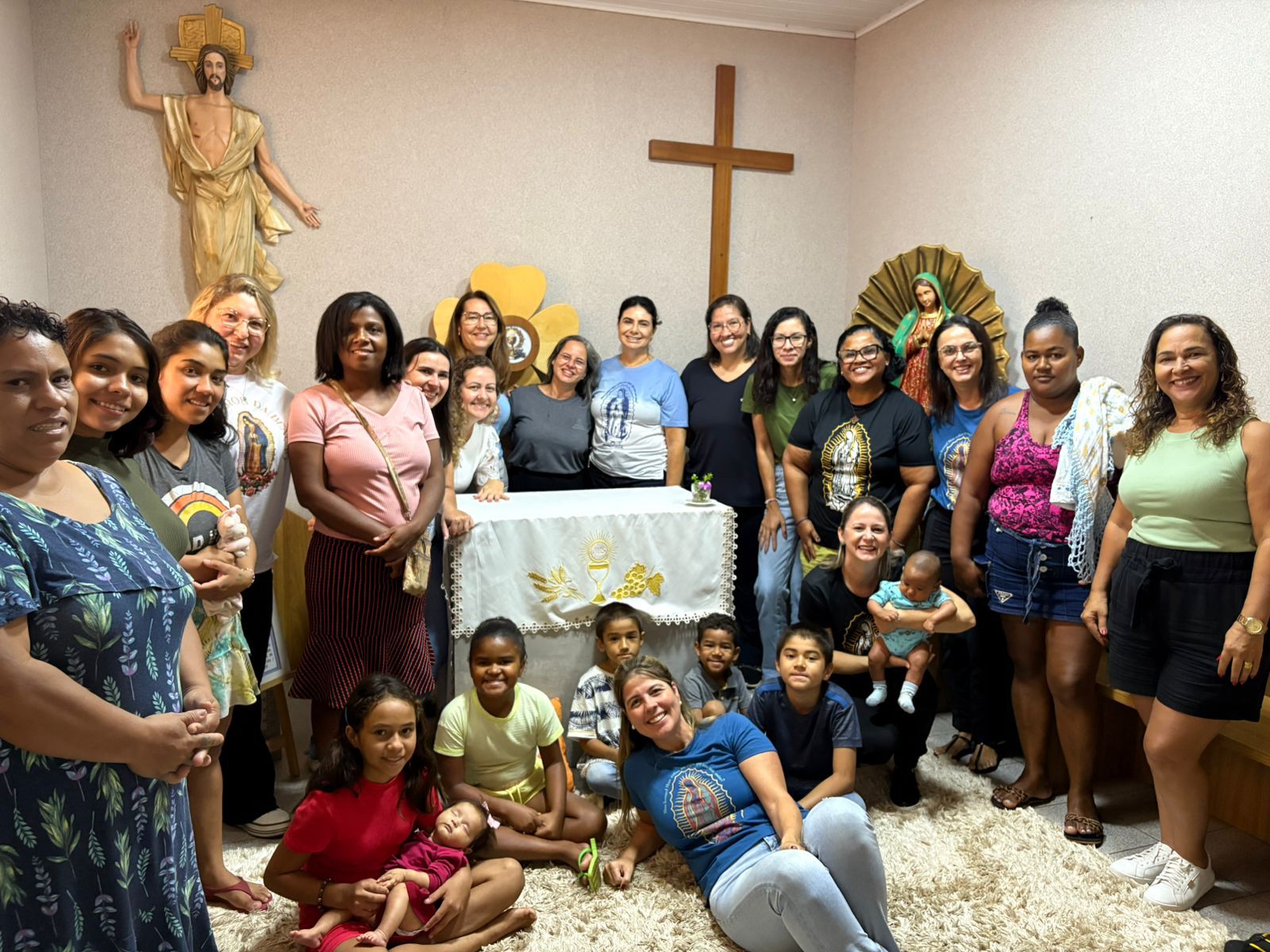 Assistidas do Colo de Maria e S.O.S Família participaram de café profissionalizante e momento  oração na Casa de Missão Guadalupe